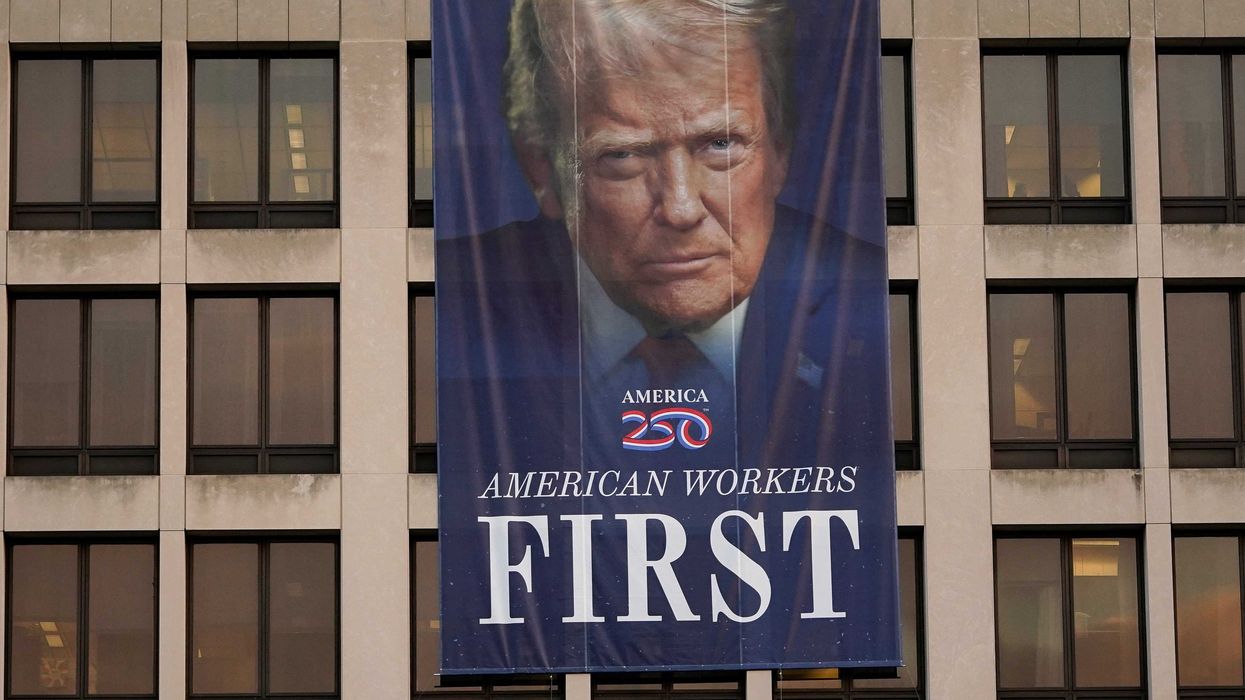 Trump only 'making matters worse' as government shutdown wreaks havoc