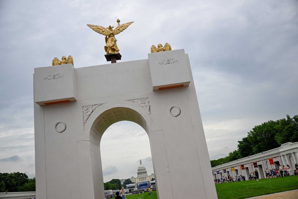 Trump's beleaguered state fair fumbles again as monument literally falls apart