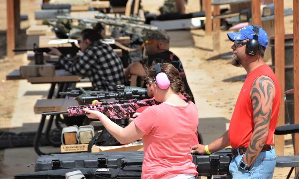 Un instructeur en armes à feu avertit que le GOP perdra les électeurs pro-armes à cause de la répression de Trump