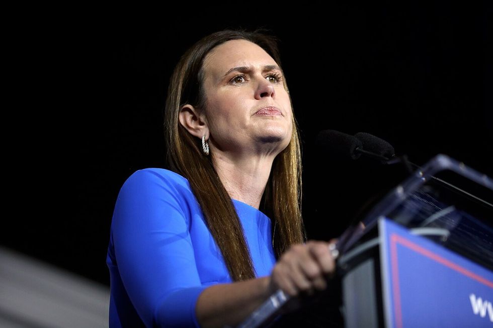 Sarah Huckabee Sanders kicked out of Arkansas restaurant