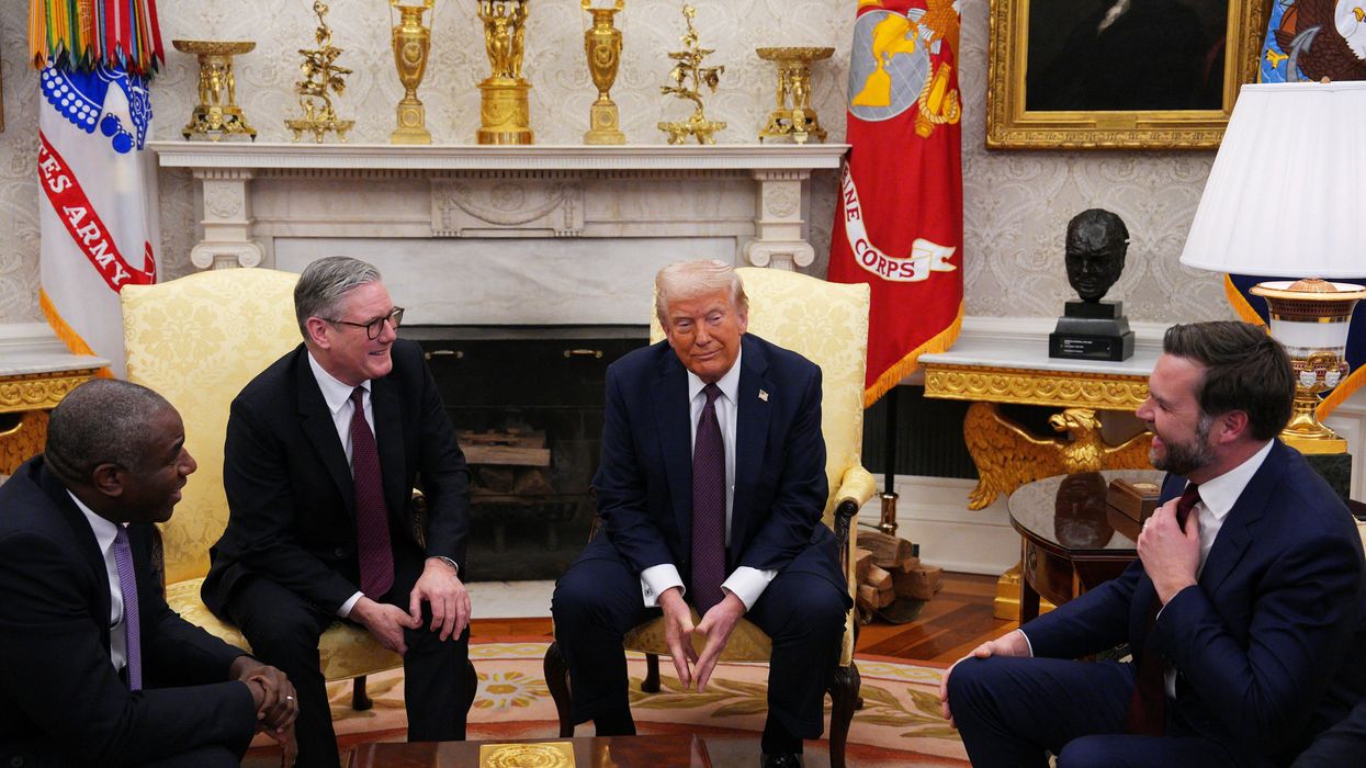 'Klutzy': Body language expert pinpoints a change in Trump's nonverbal behavior