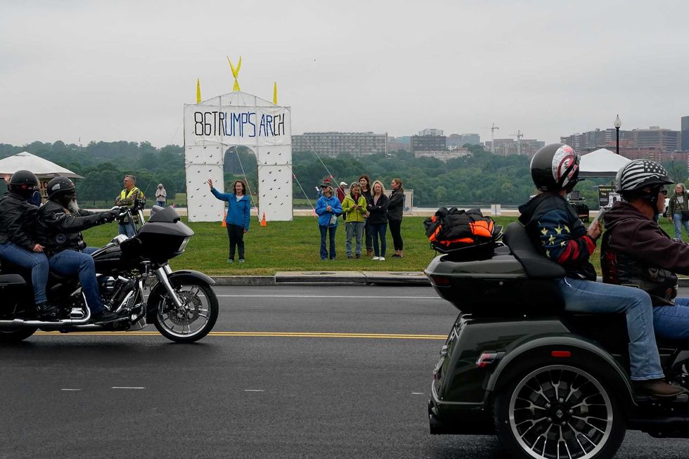 Vietnam vets tear apart Trump in court over 'disrespectful' DC arch