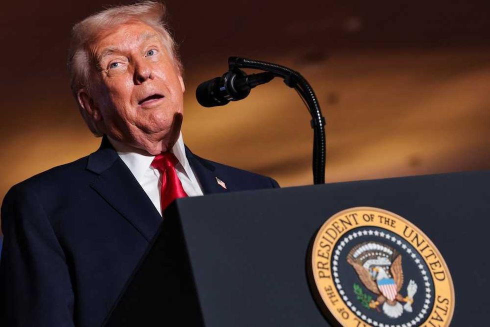 ट्रंप प्रशासन सभी अमेरिकी पासपोर्ट पर उनका चेहरा लगाने की योजना 'अंतिम रूप दे रहा है': रिपोर्ट