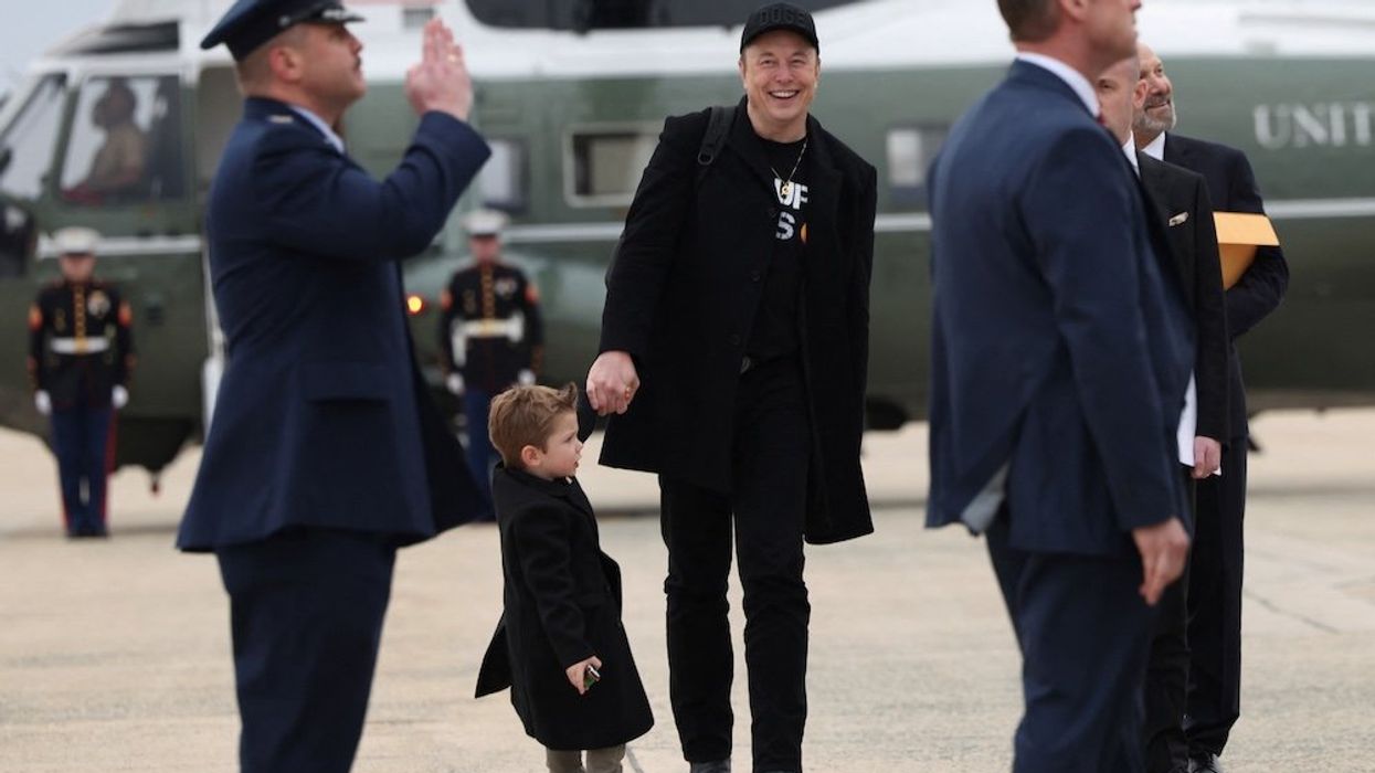 'Clear and present danger': Experts alarmed at 'insanity' of Musk getting secret war plans