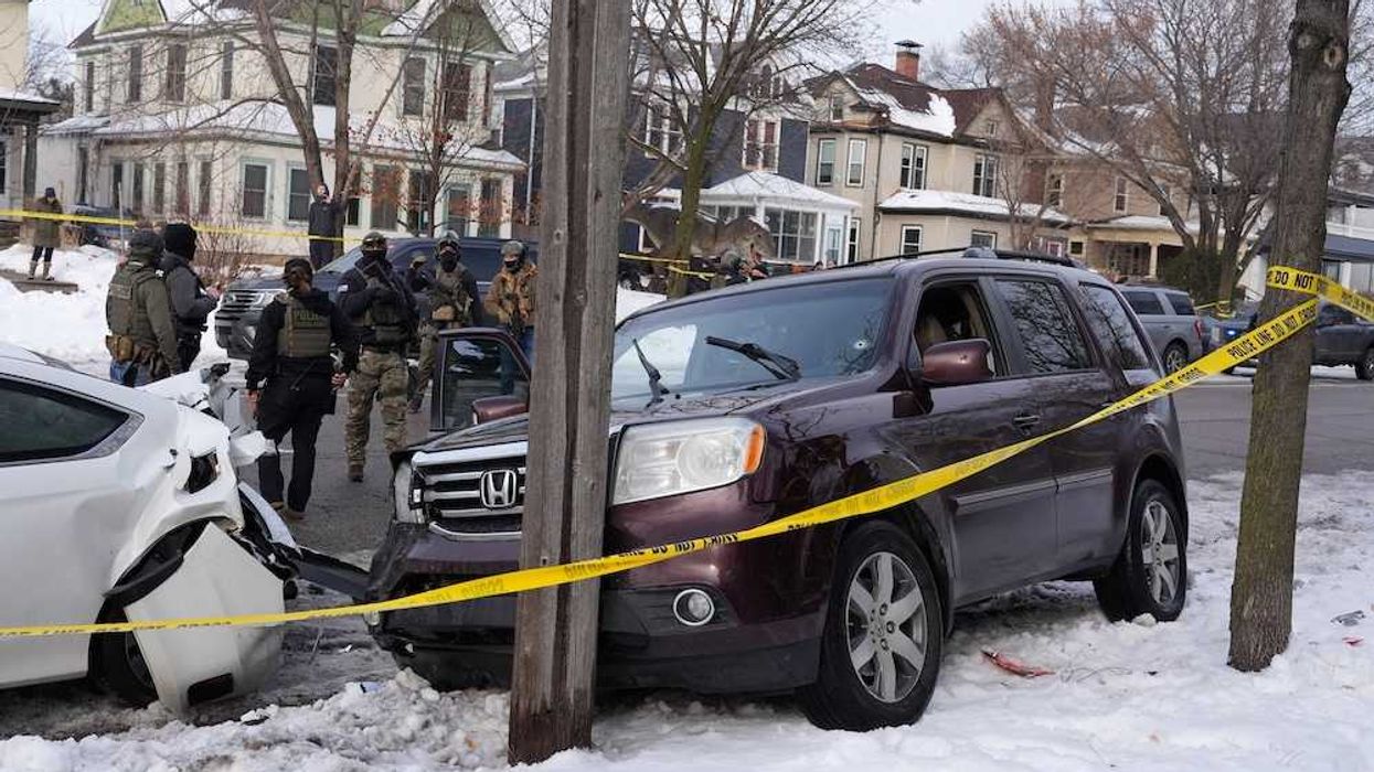 Video appears to show federal agents preventing doctor from helping shooting victim