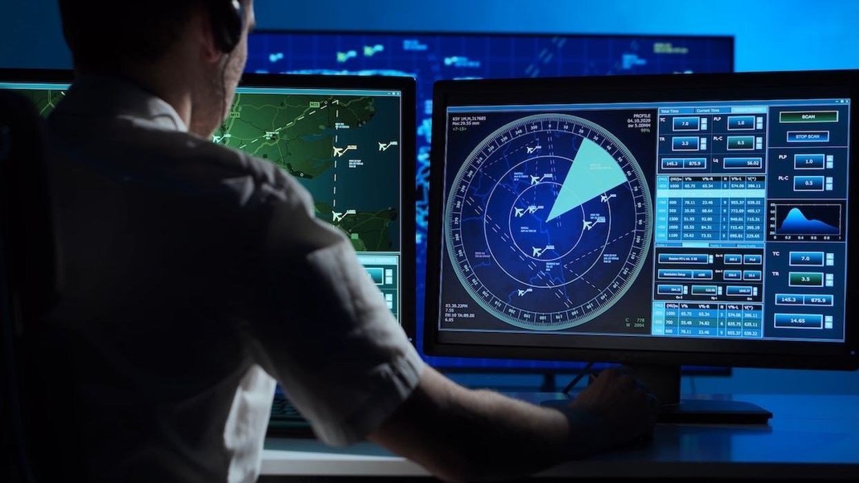 'Starting to see cracks': Trump admin scrambling to hire air traffic controllers before 'disaster'