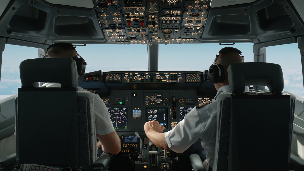 'Flying blind': Aviation experts sound alarm about dangers of 'senseless' Trump FAA cuts