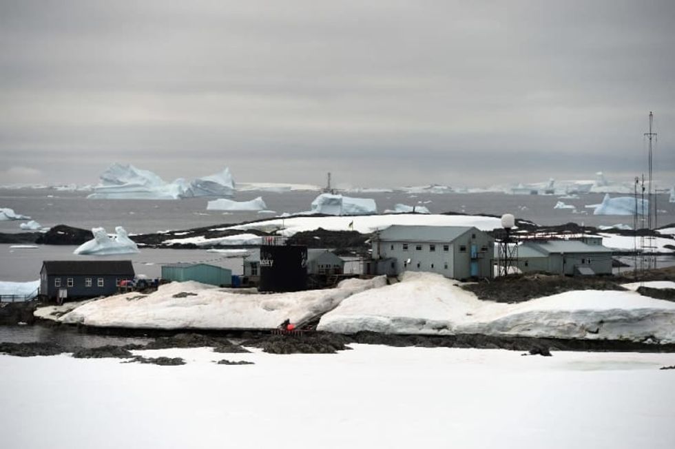 Ukraine scientists navigate lockdown to reach Antarctica