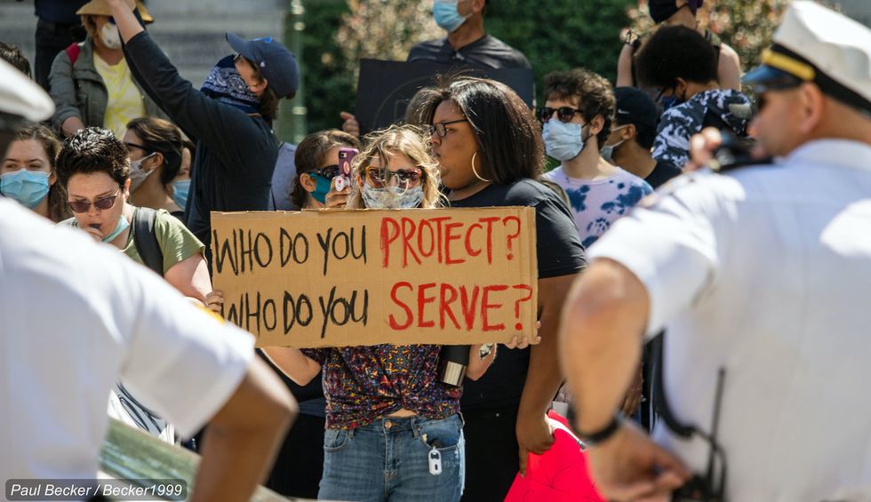 New report details how far-right militias and white supremacists infiltrate US police departments