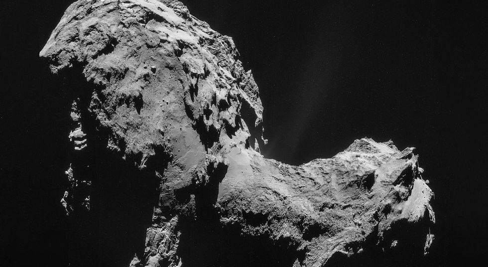 Here’s why this nearby comet keeps changing colors