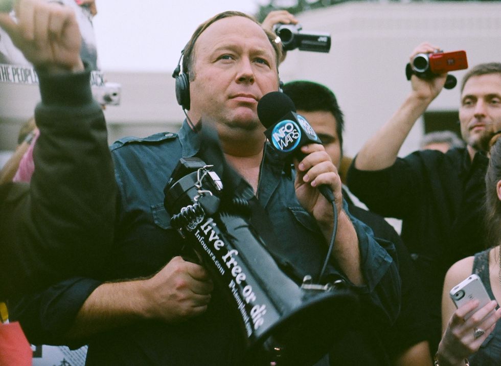 NRA official contacted InfoWars writer to pitch Parkland conspiracy theory: report