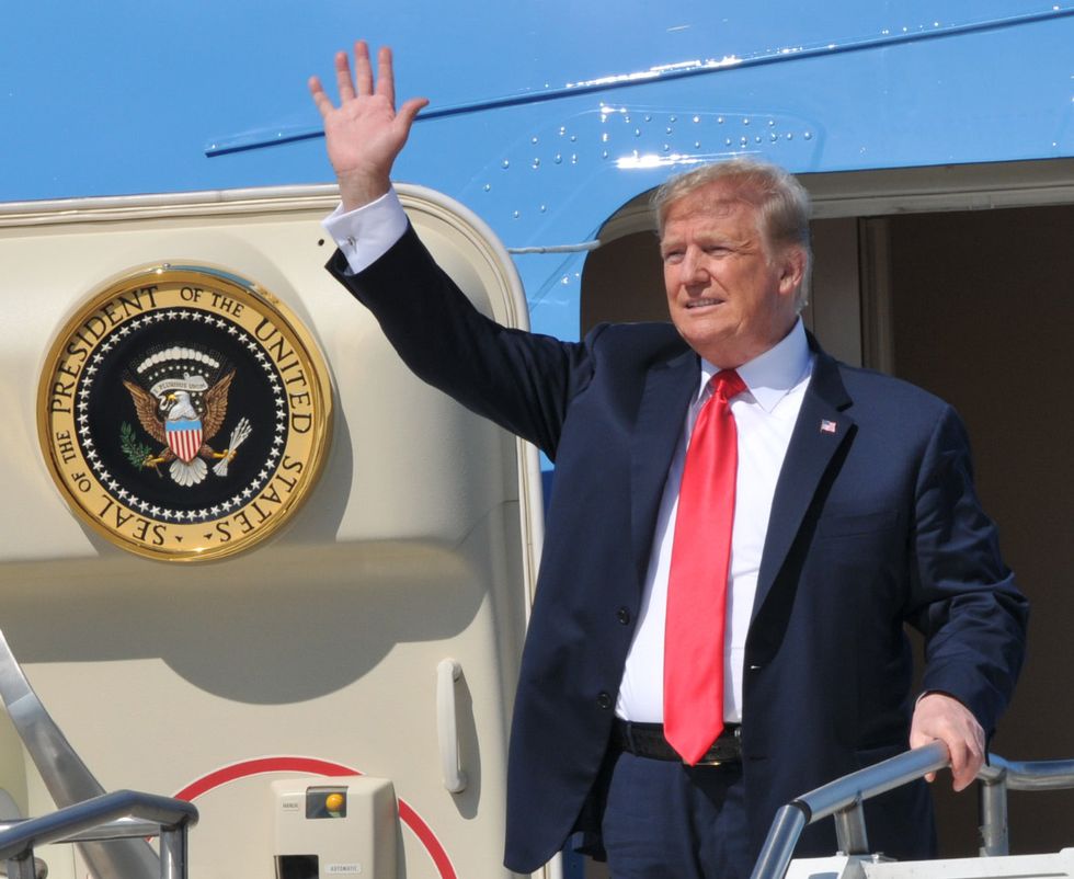 New CNN report reveals why Trump aides dread flying on Air Force One with the president