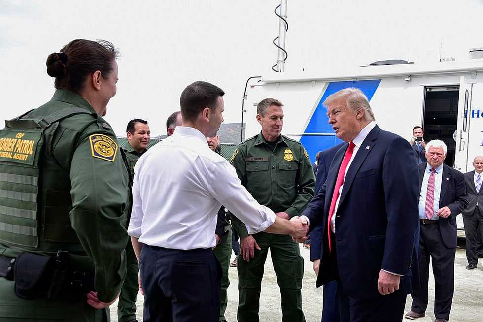 Military to Deploy 5,000 Troops to US Border As Asylum-Seeking Refugees Near