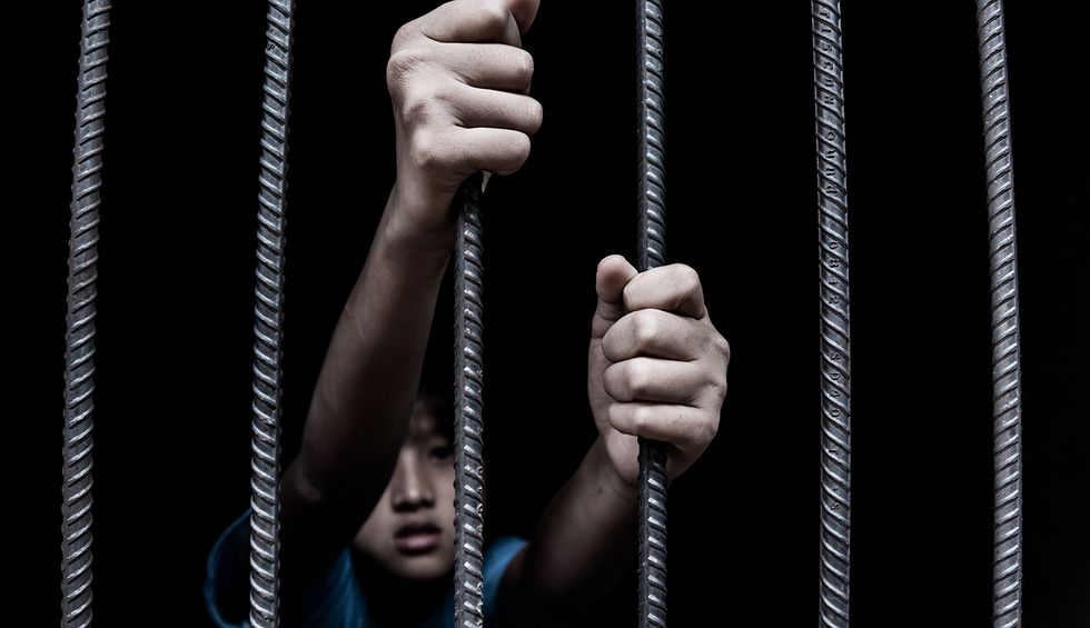 Here's the shocking amount of money private companies are making from detaining immigrants