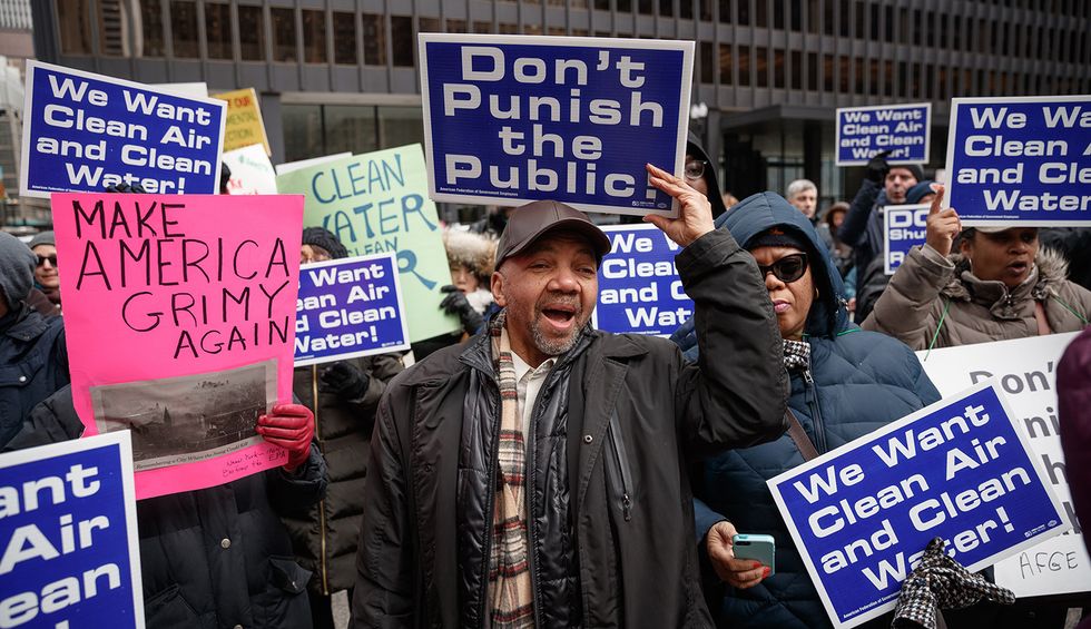 Economist Joseph Stiglitz: Trump's economy is an absolute disaster for people and the planet