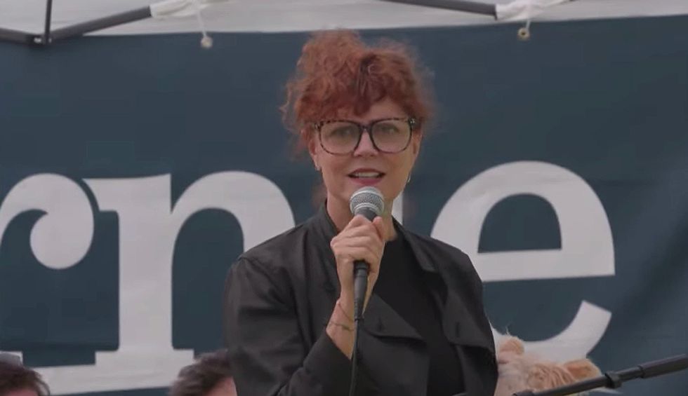 Susan Sarandon scorched for throwing shade at Elizabeth Warren during Bernie Sanders event: 'White Feminism at its finest'