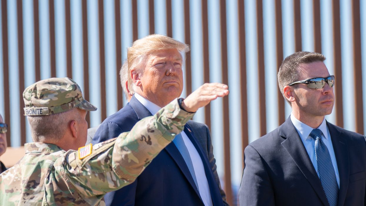 Trump calls on 'all willing states' to blatantly defy SCOTUS border ruling in Texas