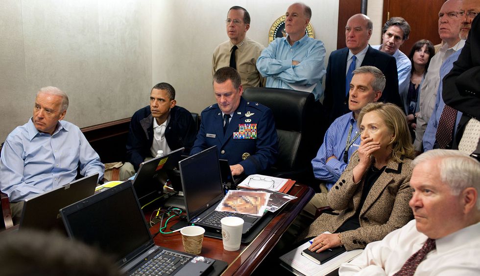 Obama photographer uses metadata to call into question White House photo of Trump in Situation Room during ISIS raid