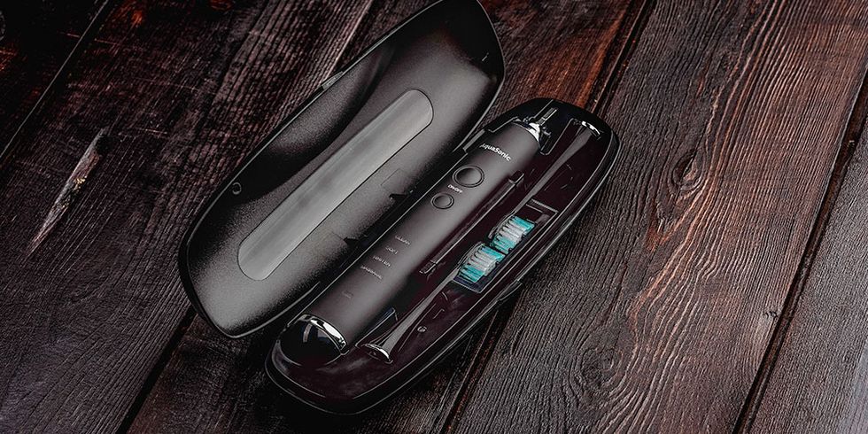 This $140 AquaSonic electric toothbrush kit is only $40 today
