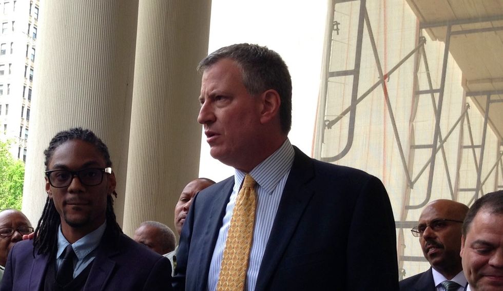 Bill de Blasio’s bagel gaffe and the fraught politics of food