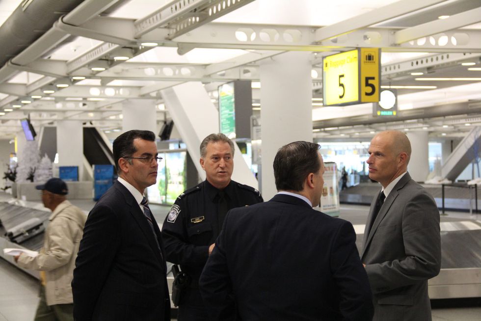 Customs officials admit an officer harassed a BuzzFeed reporter trying to enter the US over the outlet's Trump coverage