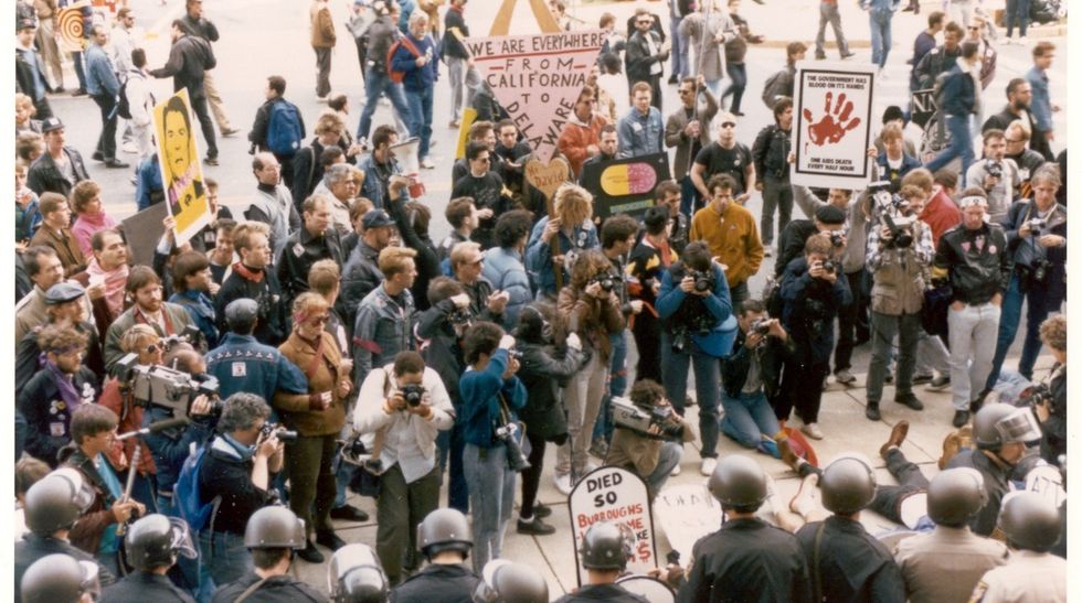 A historian explains the lessons the AIDS epidemic can teach us about the coronavirus