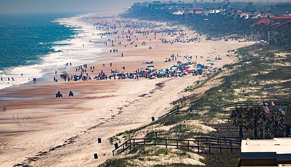 Viral photo shows massive failure of Florida's piecemeal coronavirus response as state hurdles toward 'huge public health crisis'