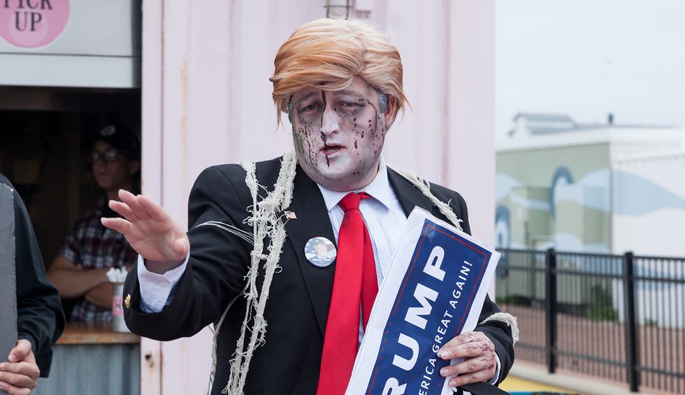 Yale psychiatrist reveals the 3 disturbing conditions that are allowing Trump’s mental disease to infect his followers