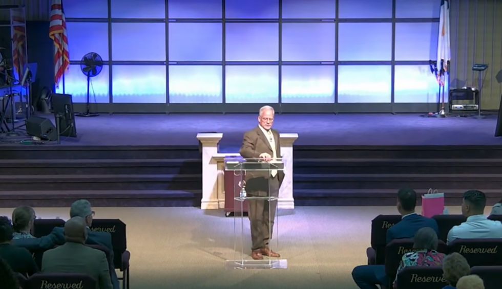 Conservative pastor in a lot of hot holy water after sending gross email to journalist