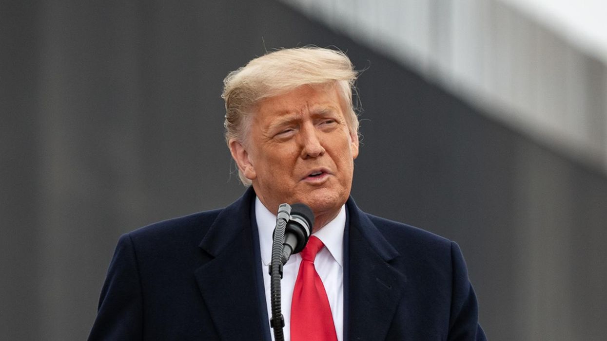 Psychiatrist details the evidence of Trump's mental health crisis and says he must be ousted now