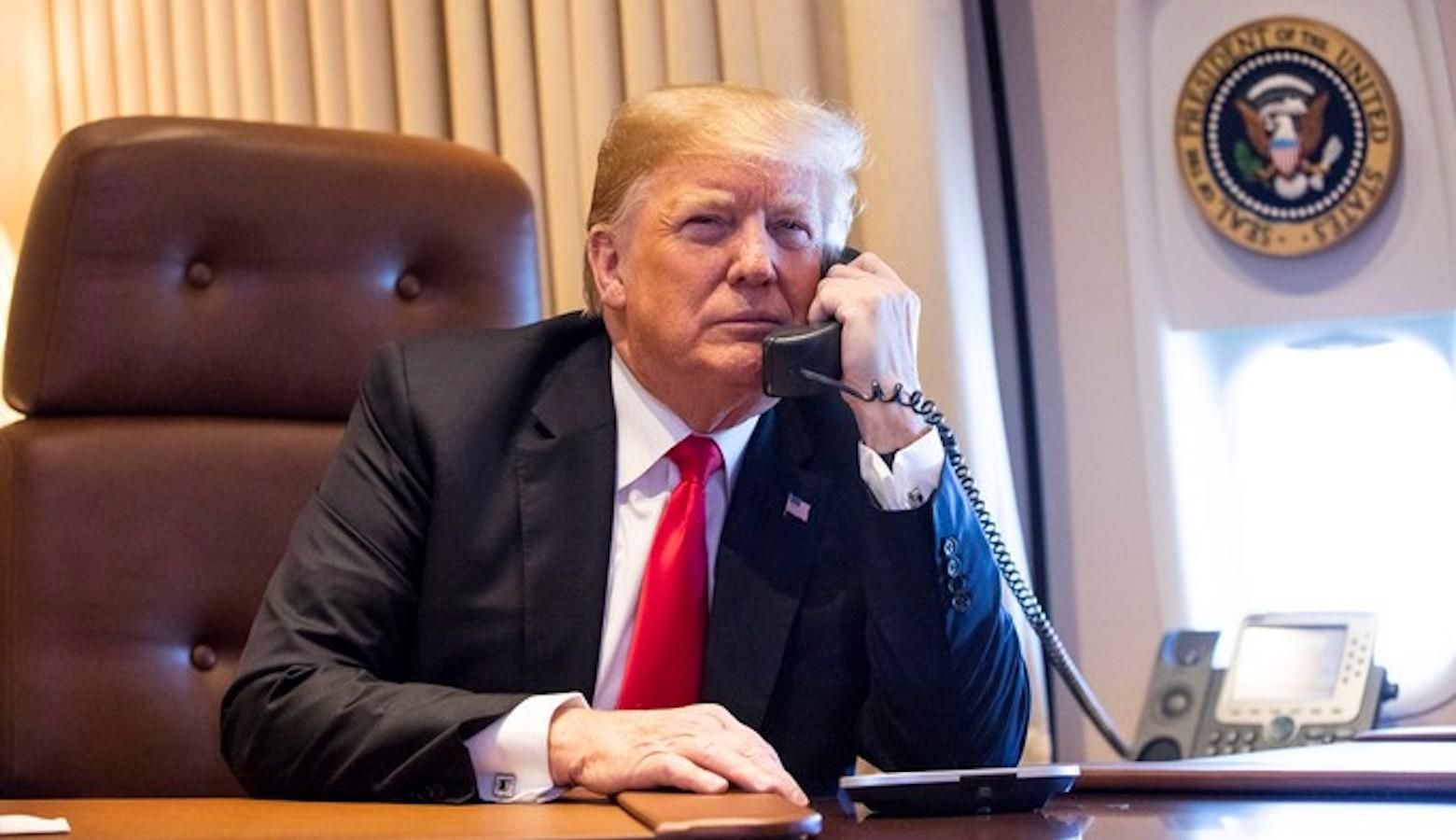 Donald Trump phone air force one plane