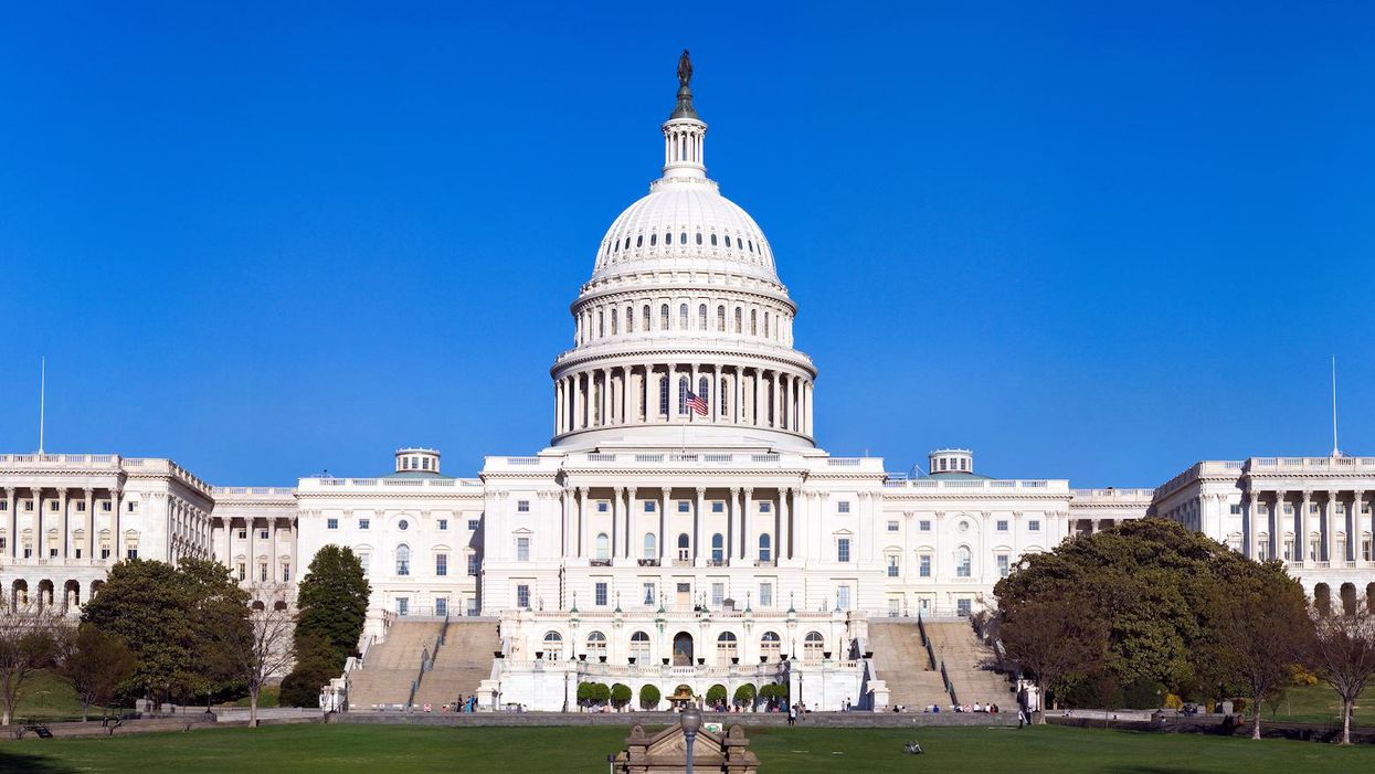 55 corporations paying no federal tax last year spent $450 million on lobbying and campaigns: report