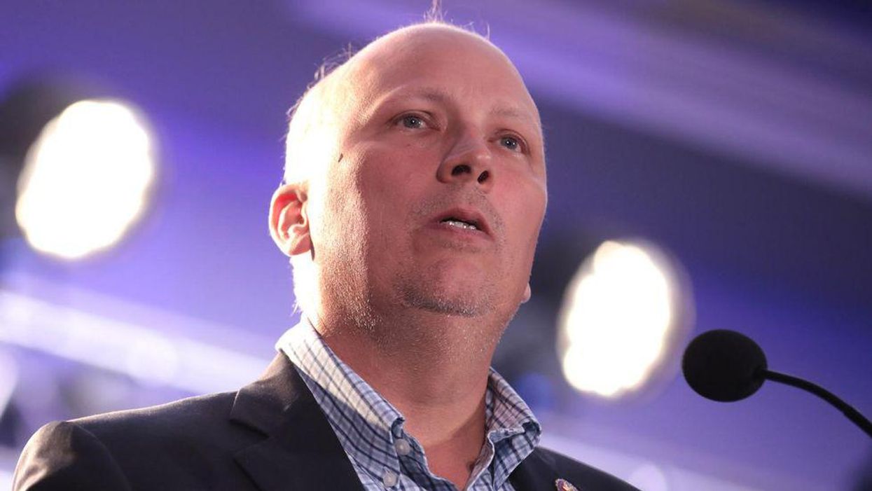 GOP Congressman blows off COVID mask mandate on commercial airline