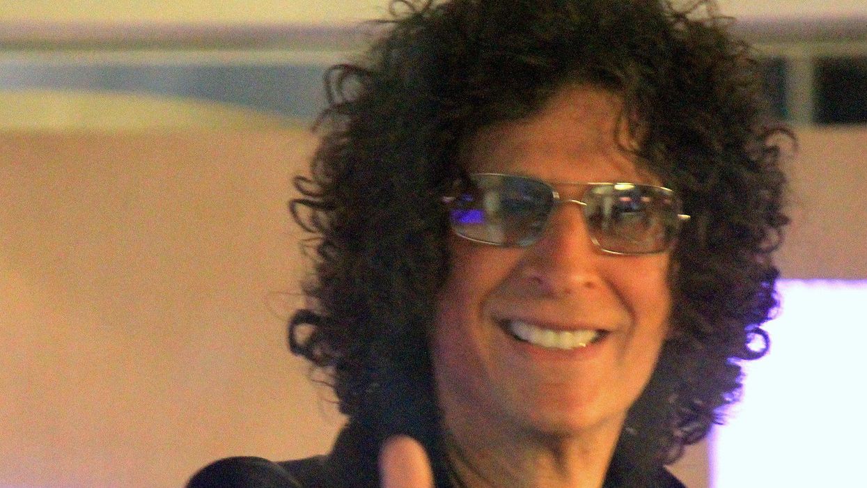 Howard Stern blasts Aaron Rodgers for lying about vaccination status: 'They should throw him out of the league so fast'