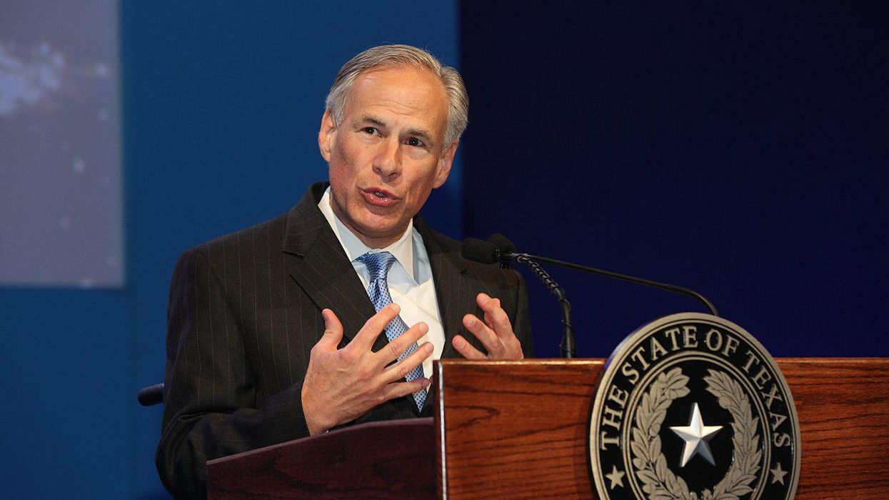 New report refutes Greg Abbott’s claim that his office was unaware of DeSantis’ migrant stunt