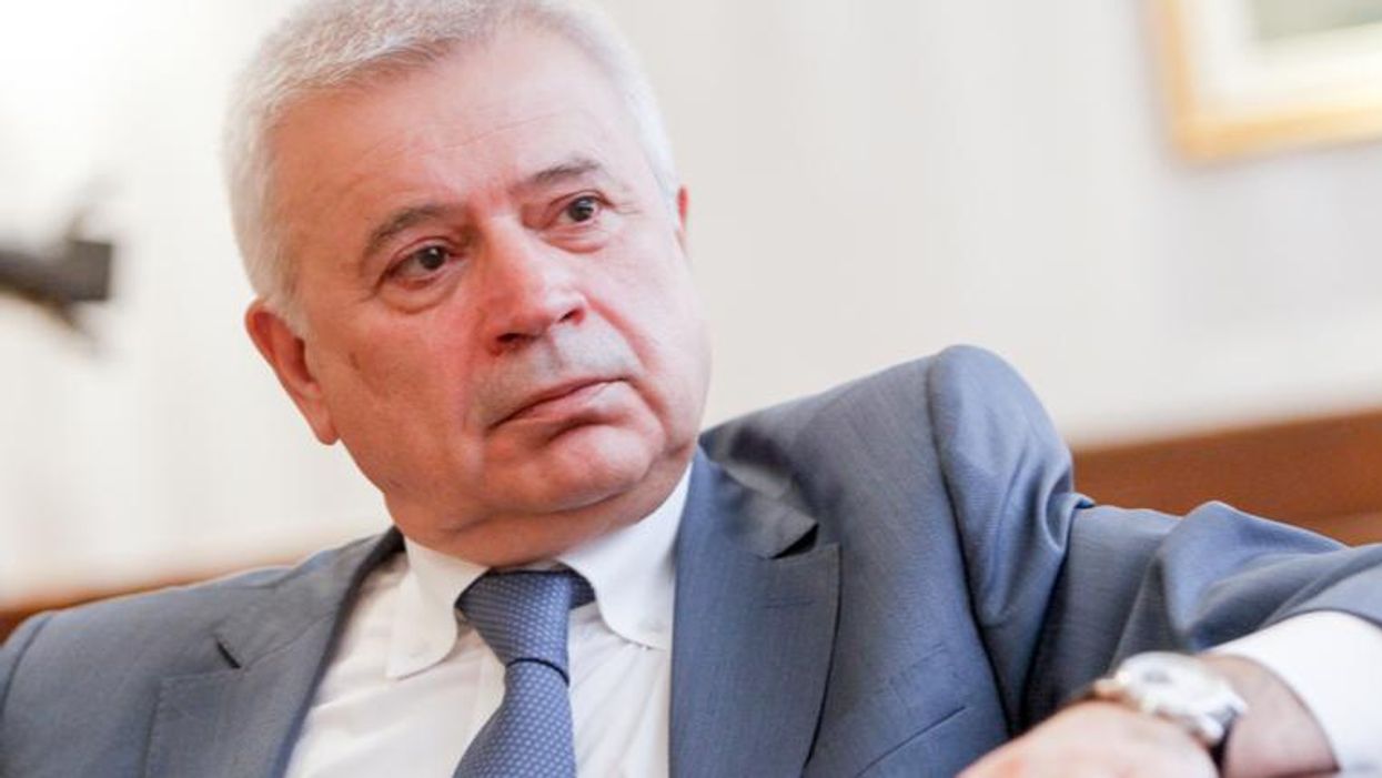 Massive superyacht owned by Lukoil CEO vanishes