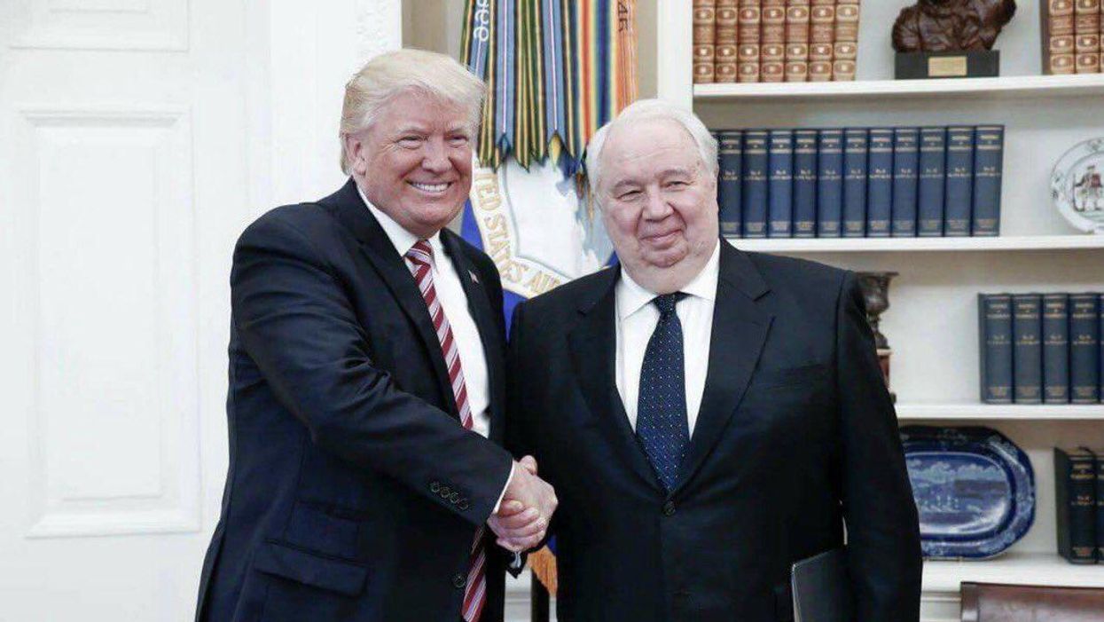 Three men linked to Russian spies were in 'unhinged' Oval Office meeting with Donald Trump: report