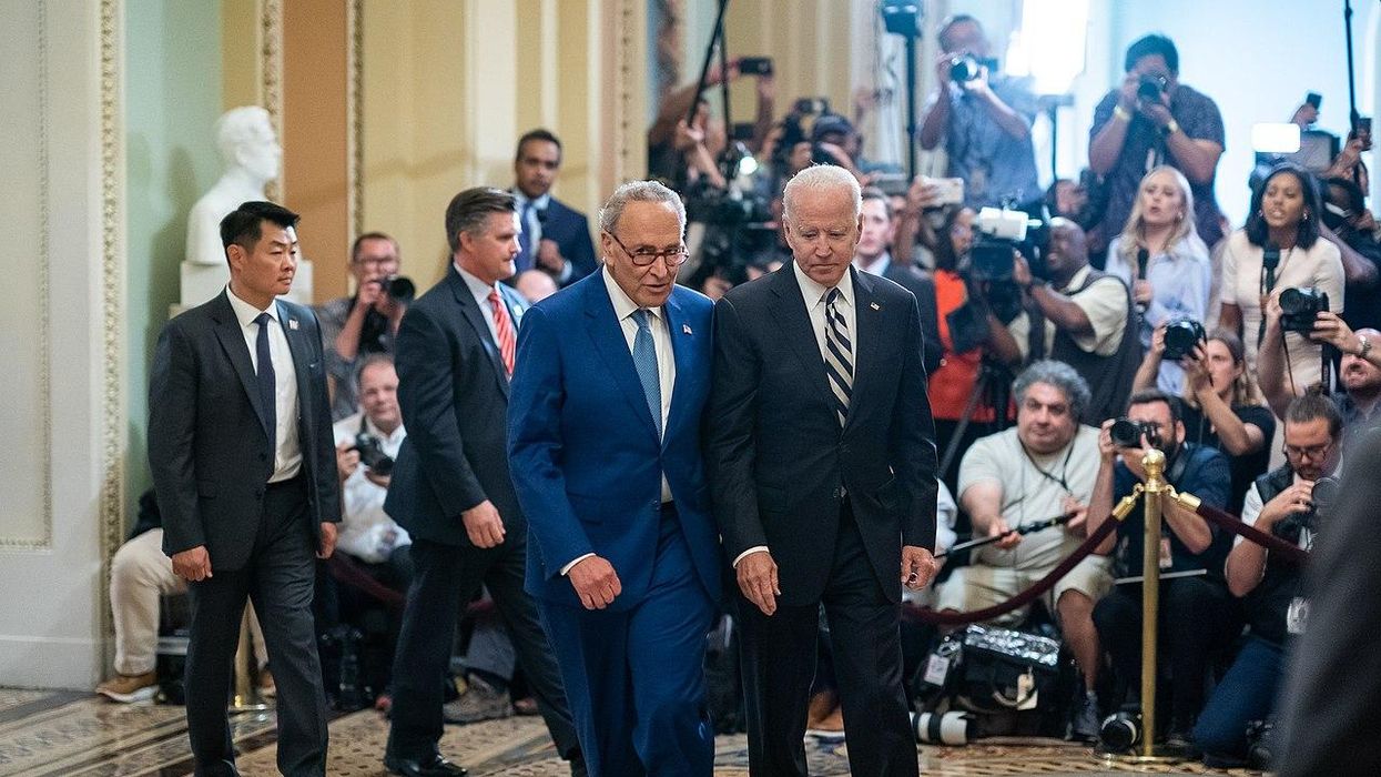 Why Chuck Schumer is likely to keep his leadership role after the midterms: report