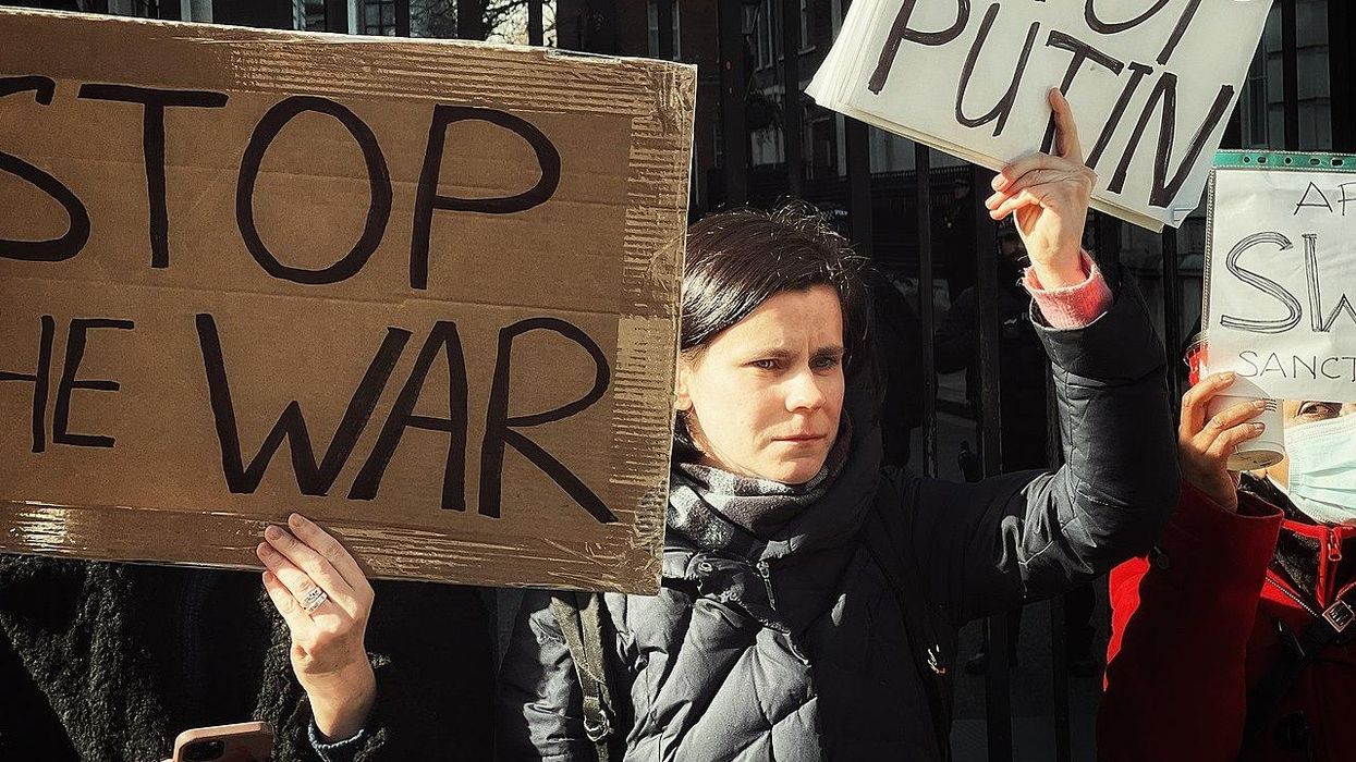 How 'doomscrolling' can lead to 'stress, anxiety and poor health': report