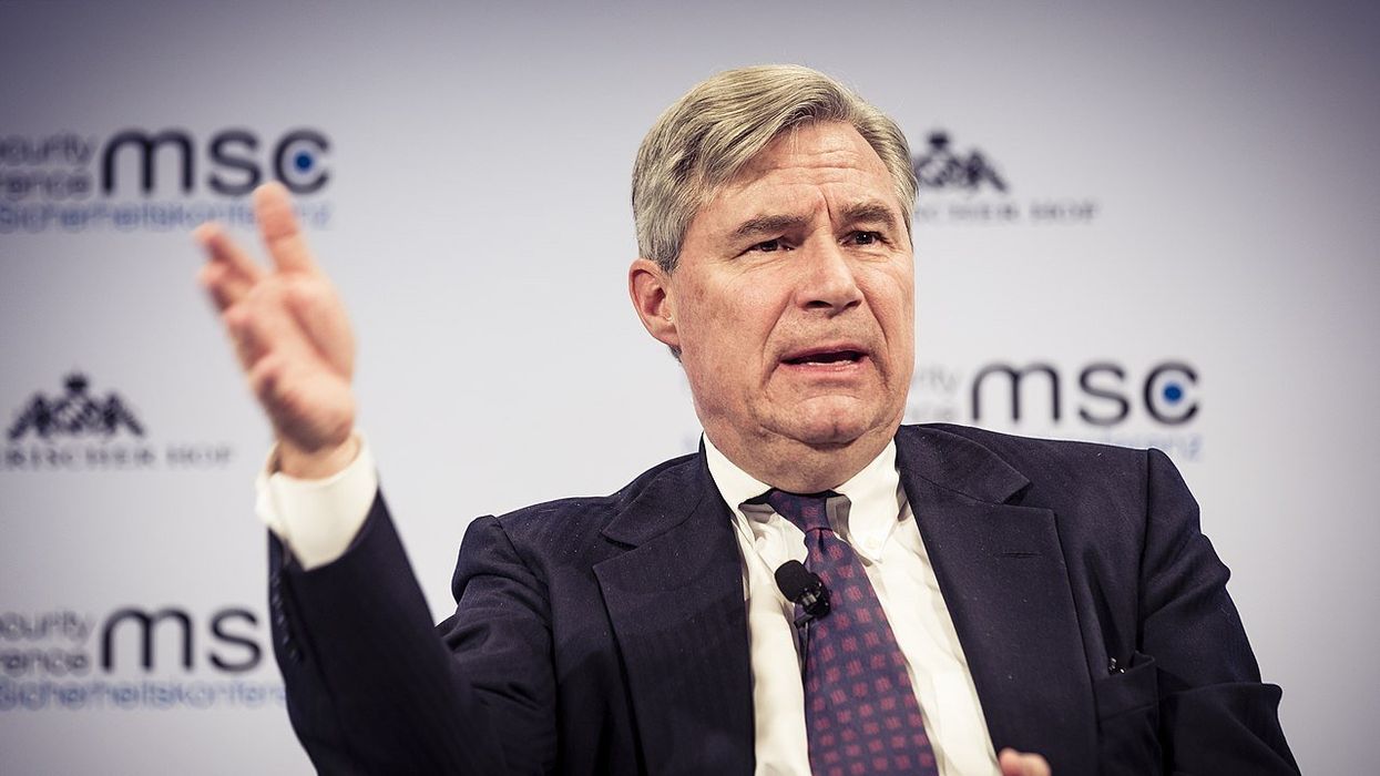 Sheldon Whitehouse suspects ex-FBI agent 'may have knowledge of' efforts to 'damage' Hillary Clinton in 2016