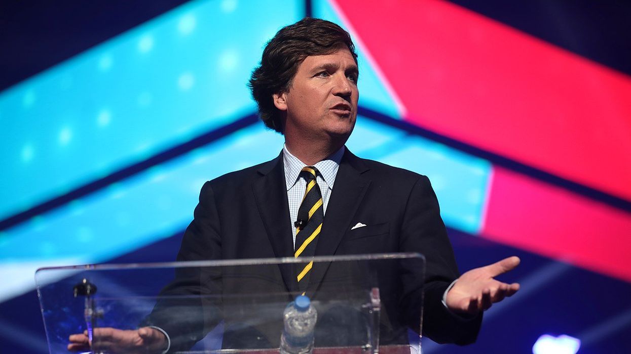 Behind-the-scenes video shows Tucker Carlson making sexually suggestive remarks to Fox News colleague