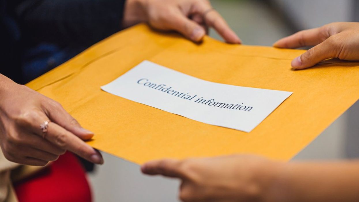 FBI agent who hoarded classified documents like Trump is going to prison