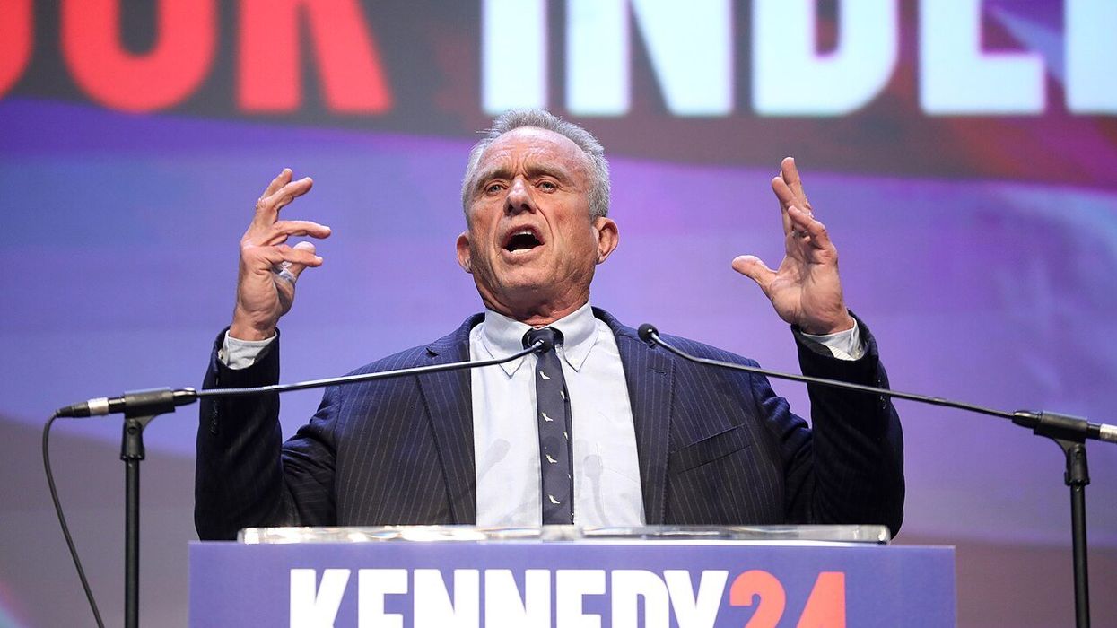 Angry 'MAGA diehards' slam 'politically dumb' Joe Rogan after RFK Jr. endorsement