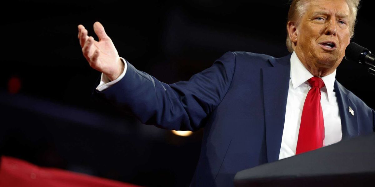 ‘This country is doomed’: Trump meeting with conspiracy theorist sparks shock and horror ‘This country is doomed’: Trump meeting with conspiracy theorist sparks shock and horror