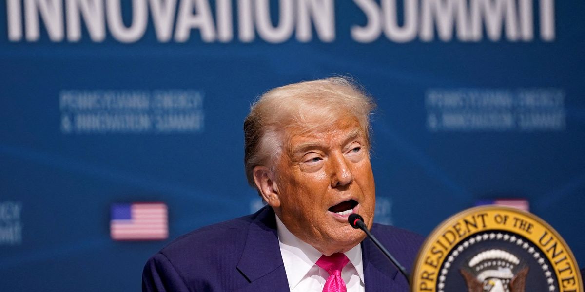 'Madman and a genius': Trump forgets names and goes on bizarre rant ...