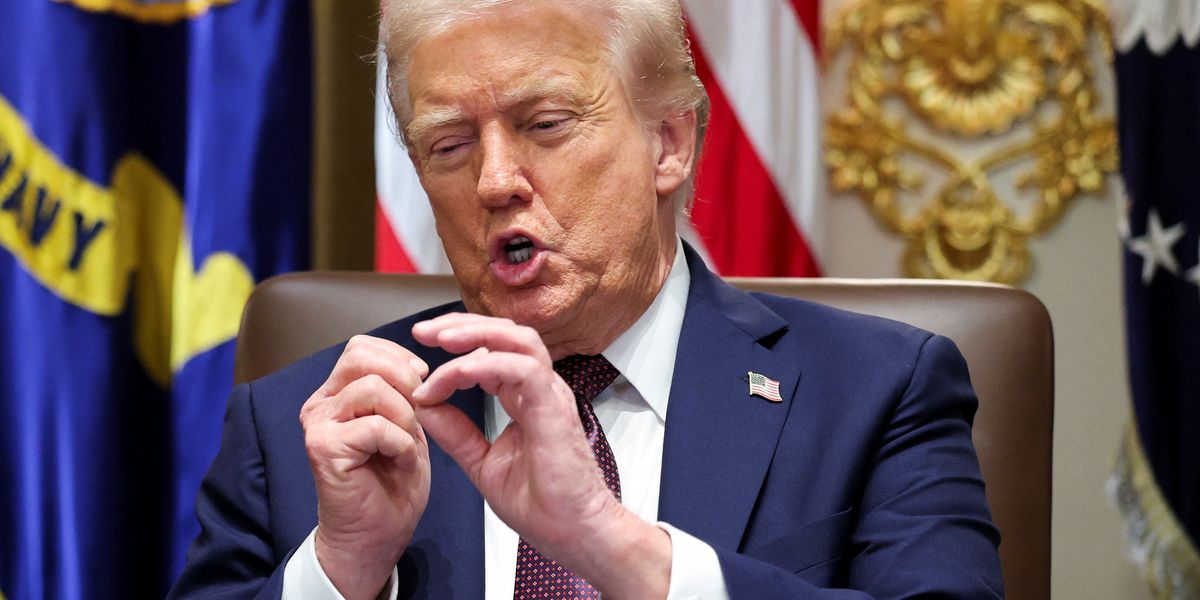 'What’s going on?' Trump posts 'hundreds' of times an hour in overnight ...