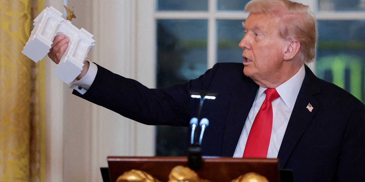 Reporter brings receipts after Trump claims he 'does not know' Reflecting Pool contractor