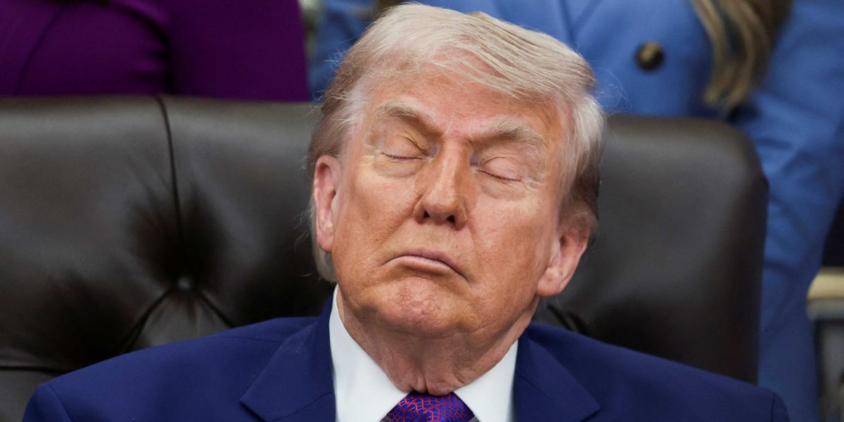 Evangelicals humiliated as Trump falls asleep on them — twice