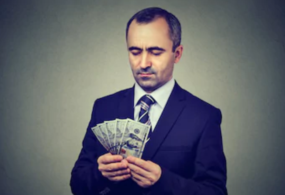 Here's Why Setting a Maximum Wage for CEOs Would be Good for Everyone