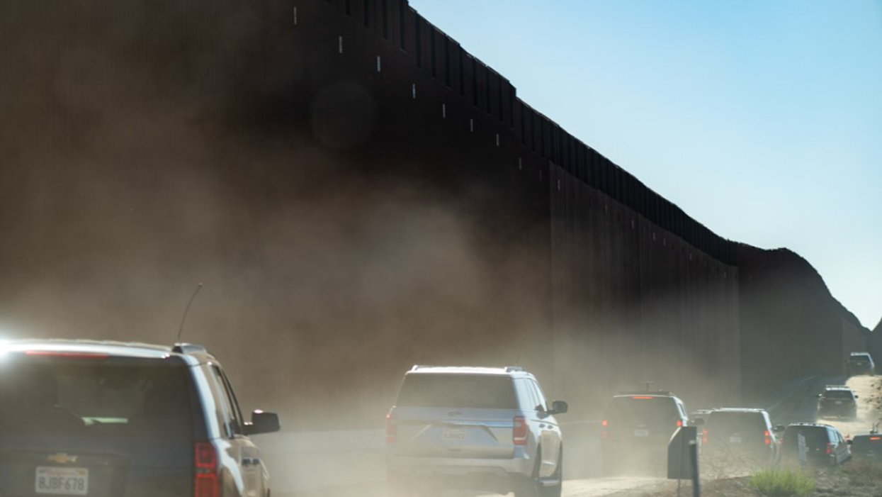 Companies hired to build Trump's border wall imported illegal armed guards: whistleblower